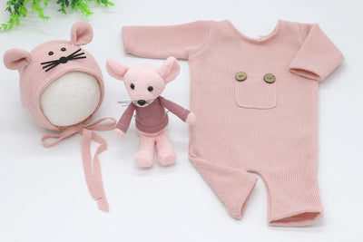 Conjunto Suave de 3 Piezas: Pijama Tejido, Gorro, Muñeca y Ratón - Image 8
