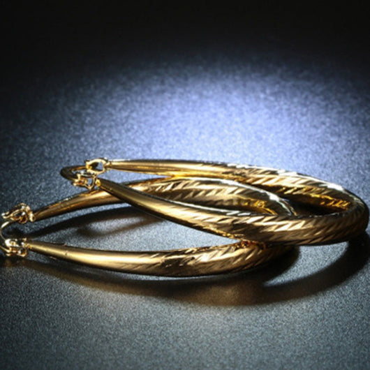 Aretes Dorados en Gota con Textura y Acabado Mate - Image 11
