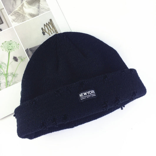 Gorro Tejido con Protección de Oídos y Parches de Moda - Image 8