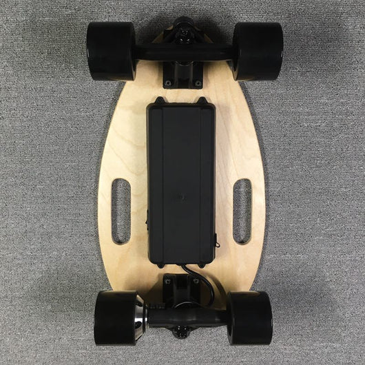 Patineta Eléctrica de Cuatro Ruedas Portátil - Image 3