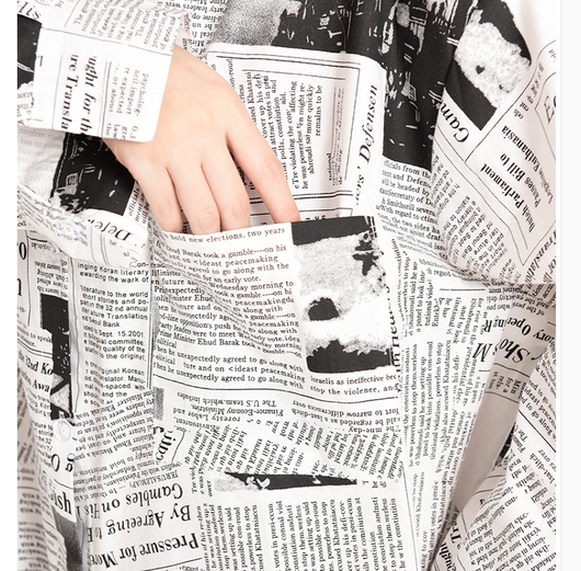 Camisa Suelta Estampado Periódico Largo - Image 13