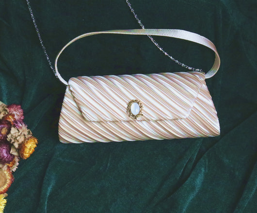 Bolso Vintage Crossbody con Cadena de Perforación y Asa de Mano - Image 14