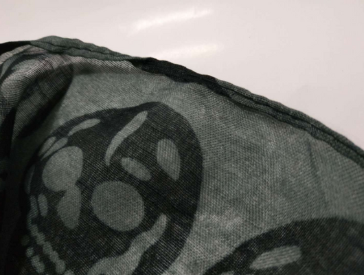 Bufanda de Algodón y Cáñamo con Diseño Calavera - Image 6