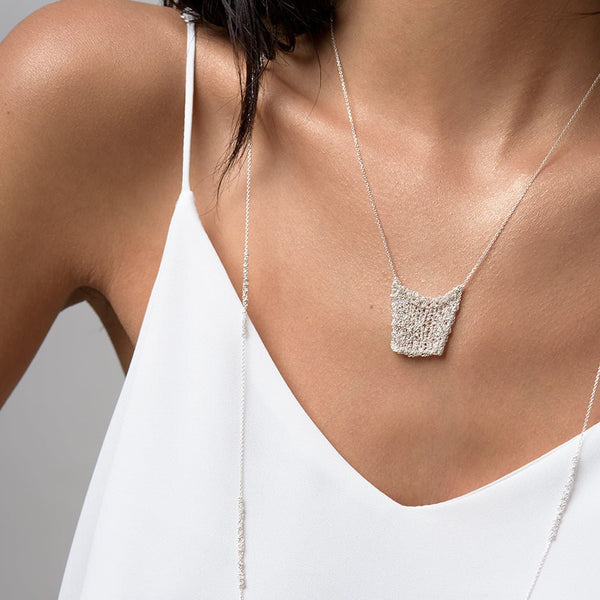 Collar de Plata Esterlina con Diseño de Bolsa de la Suerte para Mujer