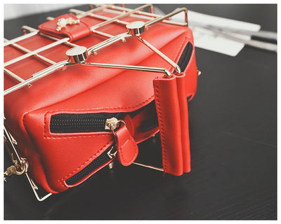 Bolso Bandolera Estructurado de Cuero con Diseño Tridimensional - Image 17