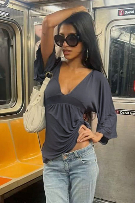 Blusa Elegante Escote en V Profundo con Mangas Trompeta para Mujer - Image 12