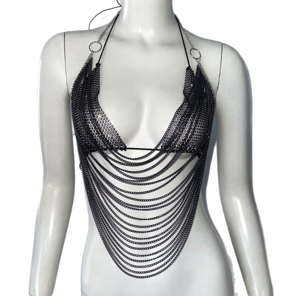 Conjunto de Dos Piezas: Top Halter Fishnet con Strass y Detalles Metálicos