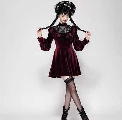Vestido Gothic Elegancia en Terciopelo Rojo Oscuro - Image 10