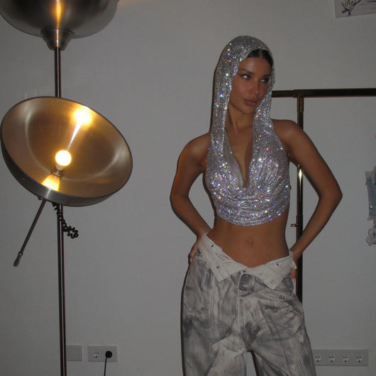 Chaleco Deportivo Brillante con Capucha y Lentejuelas Metálicas - Image 2