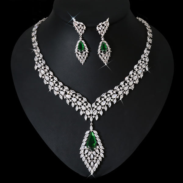 Conjunto de Aretes y Collar con Alas de Circón - Elegancia y Temperamento