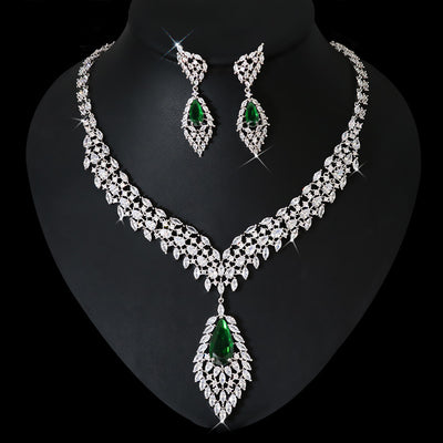Conjunto de Aretes y Collar con Alas de Circón - Elegancia y Temperamento