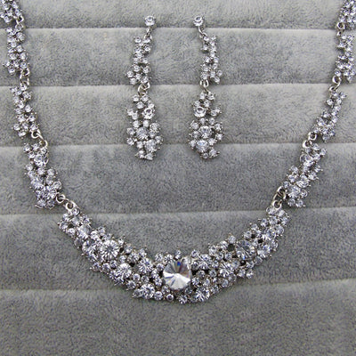 Conjunto de Aretes y Collar Gota de Agua con Diamantes Completos - Image 8