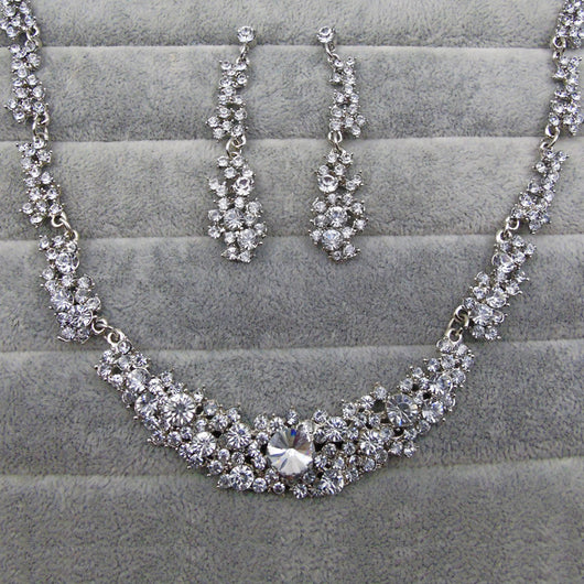 Conjunto de Aretes y Collar Gota de Agua con Diamantes Completos - Image 8