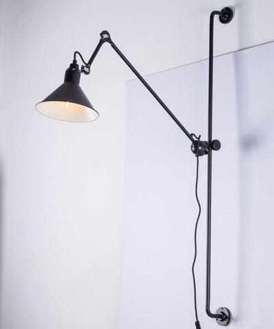 Lámpara de Pared Articulada con Protección Ocular y Enchufe - Image 6