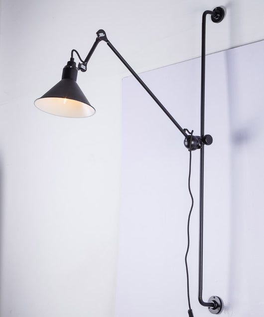 Lámpara de Pared Articulada con Protección Ocular y Enchufe - Image 6