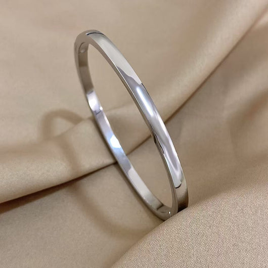 Pulsera Oval Curva Brillante en Acabado Sólido - Image 21