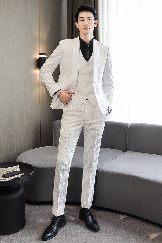 Traje de Tres Piezas Elegante con Detalles Grabados para Bodas - Image 3