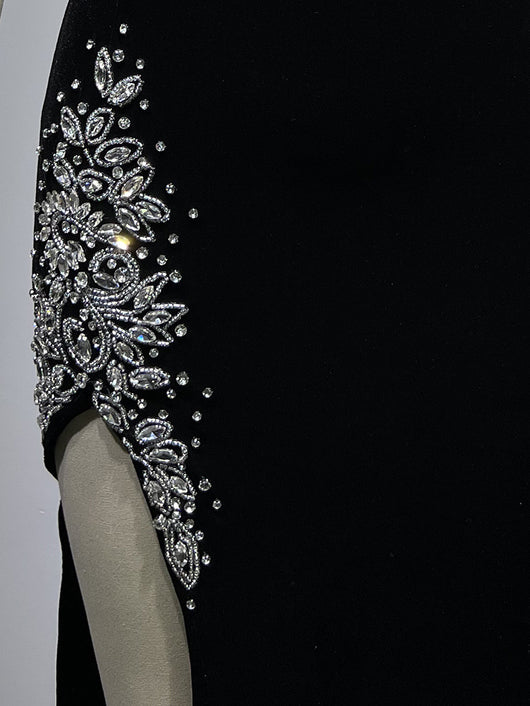 Vestido Elegante con Brillantes y Abertura Alta - Image 10