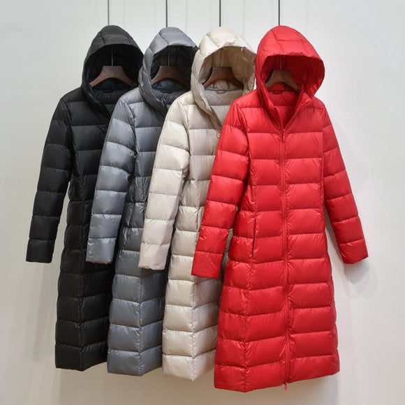 Abrigo Largo Entallado con Capucha - Diseño Elegante Bajo la Rodilla