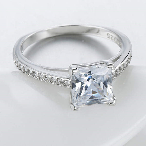 Anillo de Plata Plateado con Platino y Diamante - Lujo Clásico