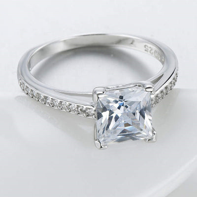 Anillo de Plata Plateado con Platino y Diamante - Lujo Clásico