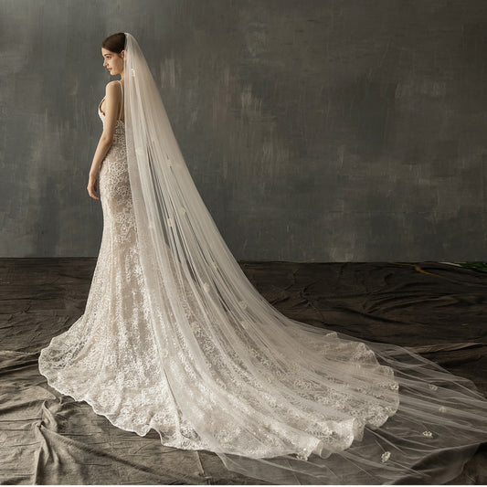 Vestido de Novia con Cola Larga en Tul y Perlas para Ceremonia Religiosa - Image 2