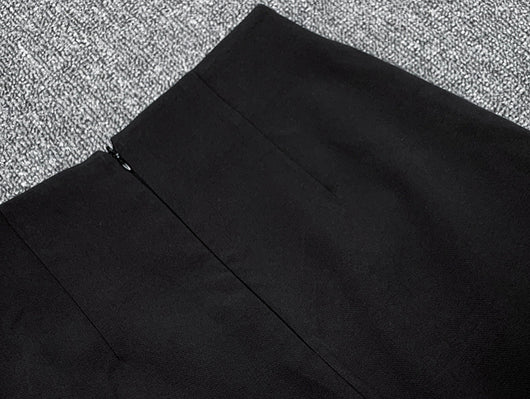 Traje Elegante Escote V con Falda Corta de Flecos Brillantes - Image 6
