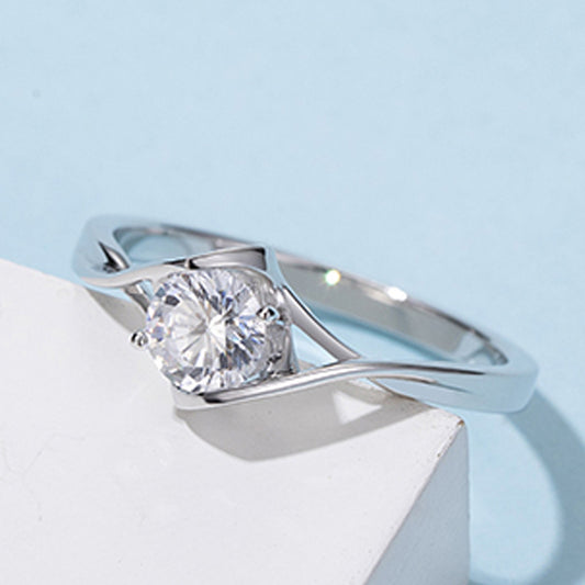 Anillo de Moissanita 0.5 Quilates Elegante y Minimalista