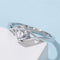 Anillo de Moissanita 0.5 Quilates Elegante y Minimalista