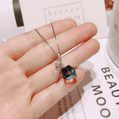 Collar de Cristal Azul para Mujer - Cadena de Plata Elegante y Versátil