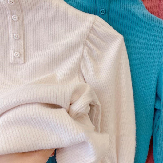 Blusa Infantil con Cuello Alto, Mangas Abullonadas y Botones - Image 7