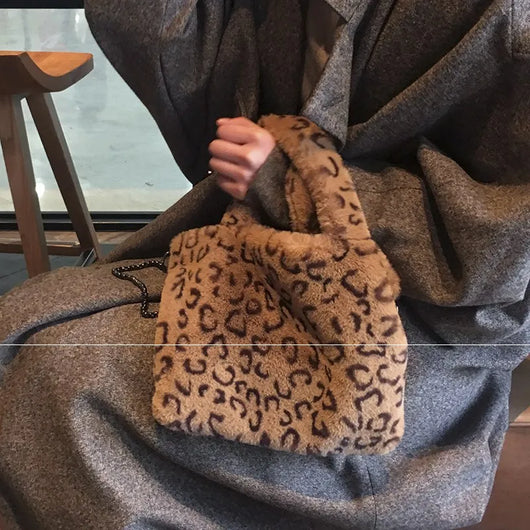 Bolso Messenger Leopardo Peluche con Cadena Ajustable - Image 9