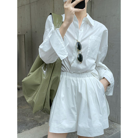 Conjunto Casual Mujer: Blusa Minimalista con Short de Cintura Elástica