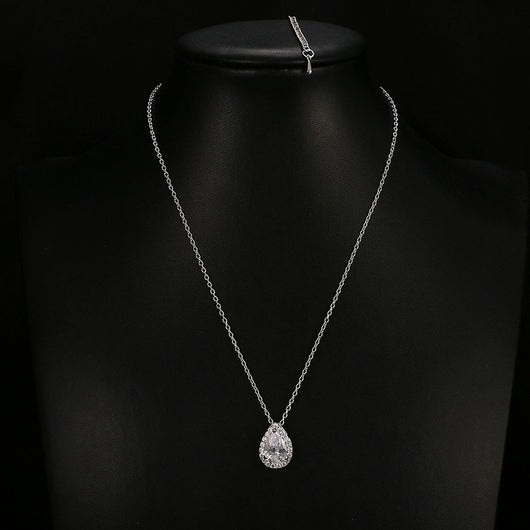Collar y Aretes de Gemas en Forma de Gota de Agua - Image 3