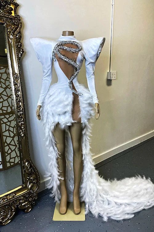 Vestido de Fiesta con Plumas y Cristales para Escenario - Image 3