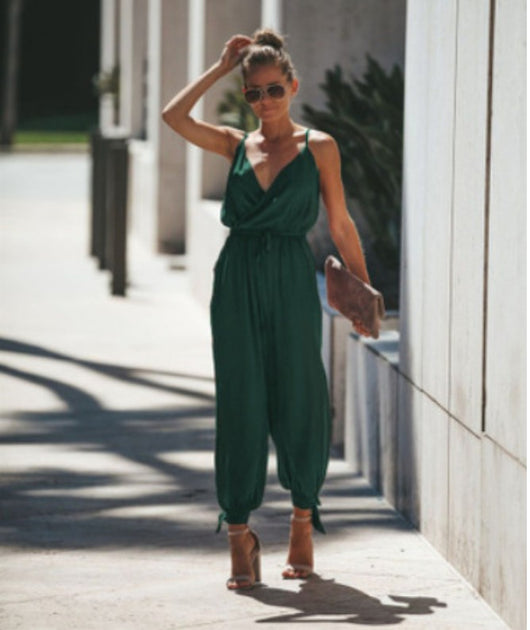 Jumpsuit Escotado con Bolsillos y Tirantes Ajustables - Diseño Sensual y Moderno - Image 11