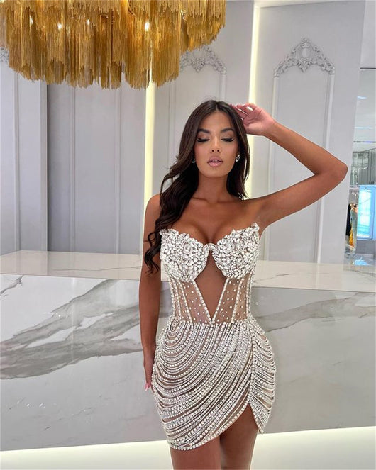 Vestido Mini Ajustado con Hombros Descubiertos y Detalles de Diamantes - Image 8