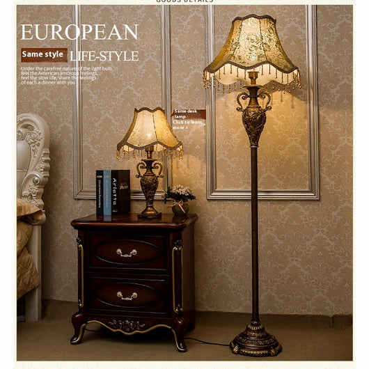 Lámpara de Mesa Retro Europea con Pantalla de Tela para Dormitorio - Image 4
