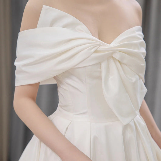 Vestido de Novia Satinado Elegante y Minimalista - Image 3
