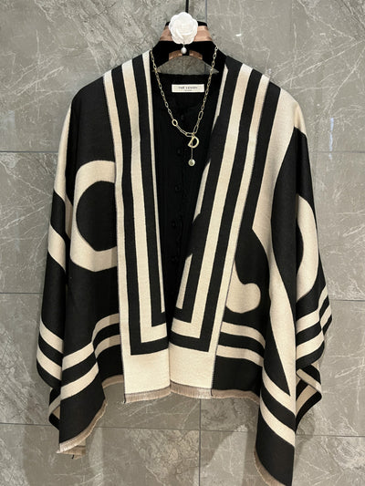 Chal Negro Elegante para Mujer - Diseño Versátil de Lujo - Image 11
