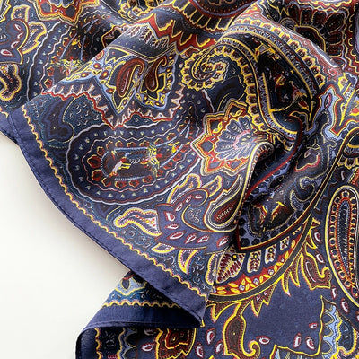 Pañuelo de Seda Estampado Floral Literario para Otoño e Invierno - Image 22