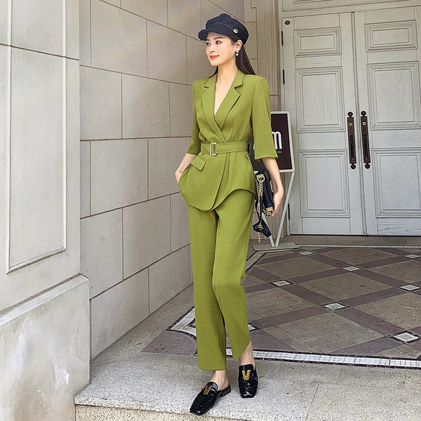 Traje de Dos Piezas con Diseño de Cintura Reductora
