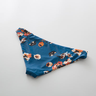 Traje de Baño Azul Estampado con Cuello Halter y Abertura - Image 9