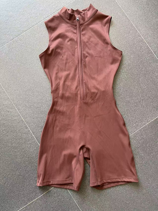 Jumpsuit Elegante Sin Mangas con Cuello Alto y Cierre - Image 14