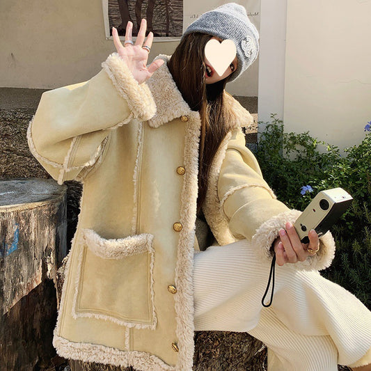 Abrigo de Invierno para Mujer en Lana de Cordero con Detalles de Piel