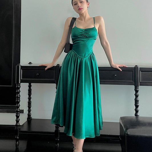Vestido Blanco Retro Halter con Cintura Marcada - Elegancia Atemporal