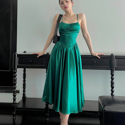 Vestido Blanco Retro Halter con Cintura Marcada - Elegancia Atemporal