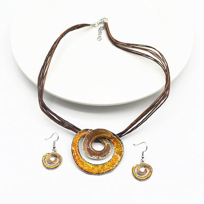 Conjunto de Collar y Aretes Geométricos con Líneas de Cera - Image 11