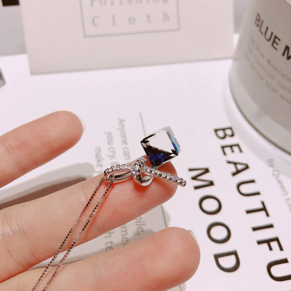 Collar de Cristal Azul para Mujer - Cadena de Plata Elegante y Versátil