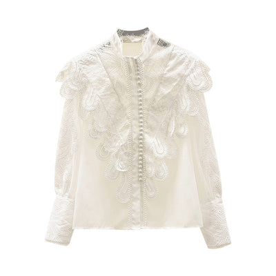 Blusa Blanca Elegante con Cuello Alzado, Encaje y Detalles Bordados - Image 4